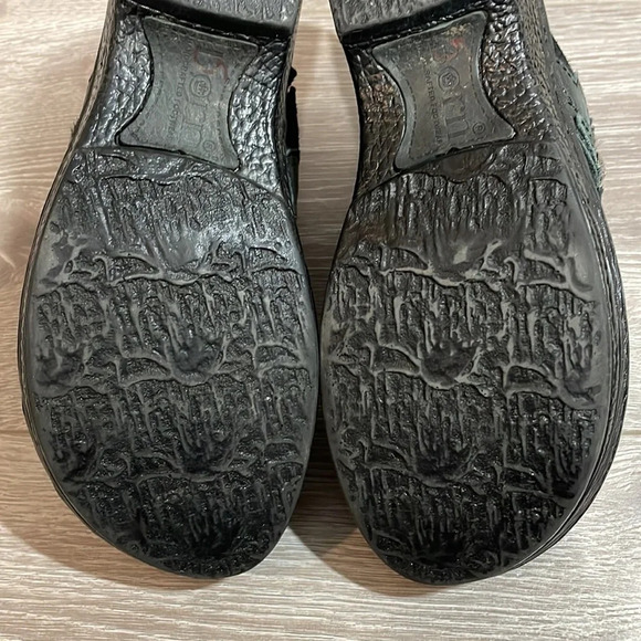 BORN Pattina Black Suede Clogs Leather Leaf Detail 7 - Picture 12 of 16